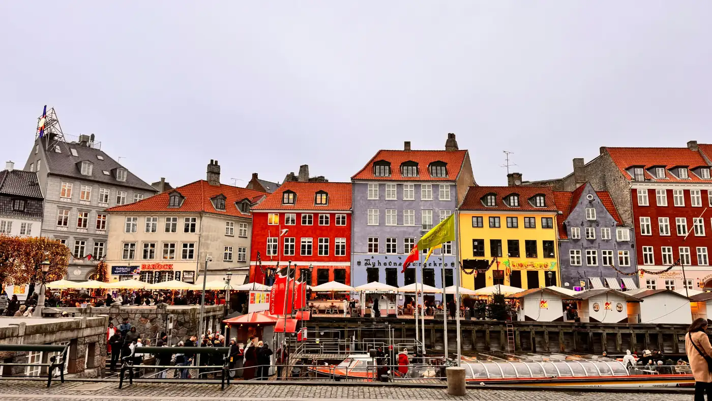 De farverige husfacader ved Nyhavn i København